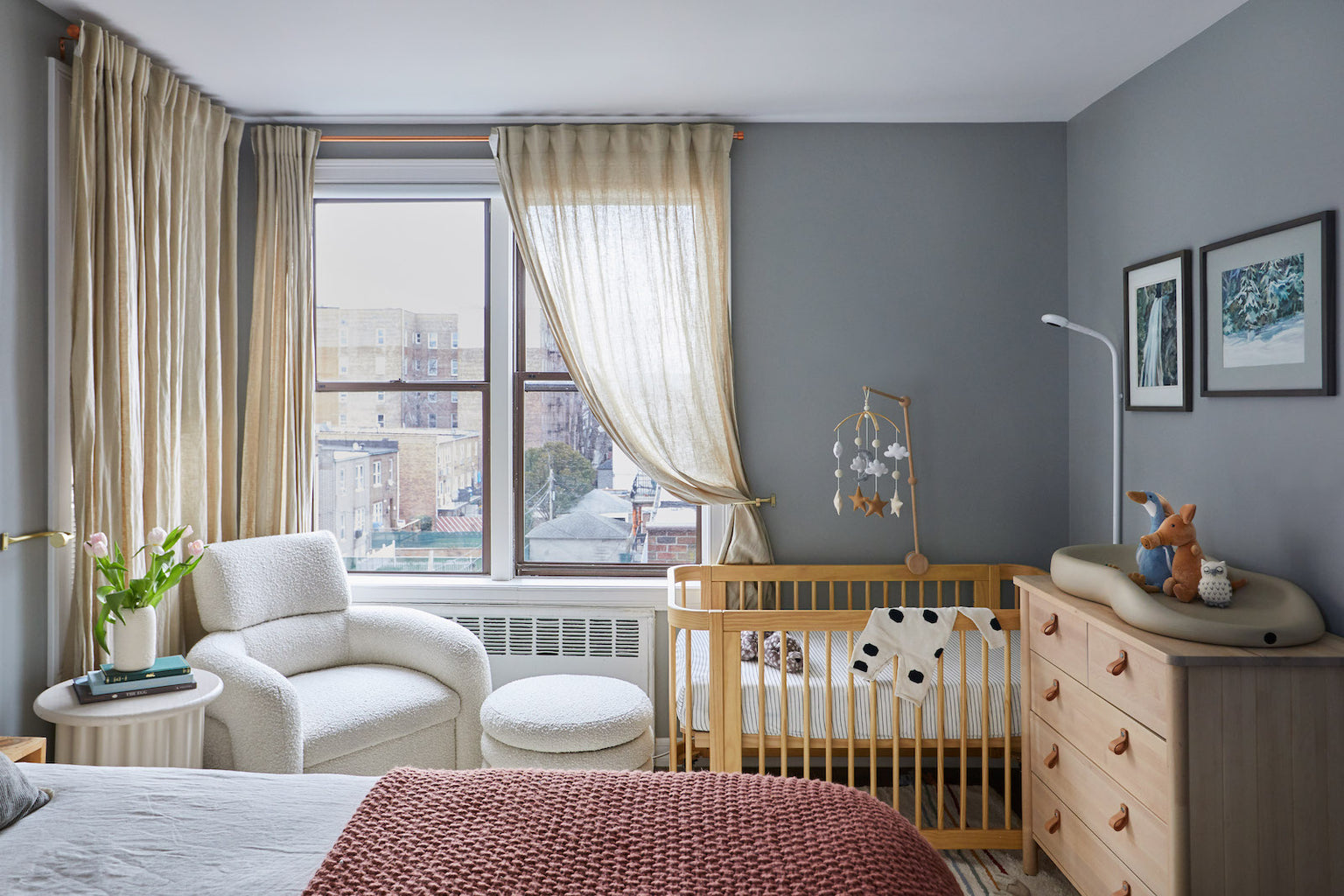 This Artist’s Mini Nursery Is The Most Stylish Way to Room Share