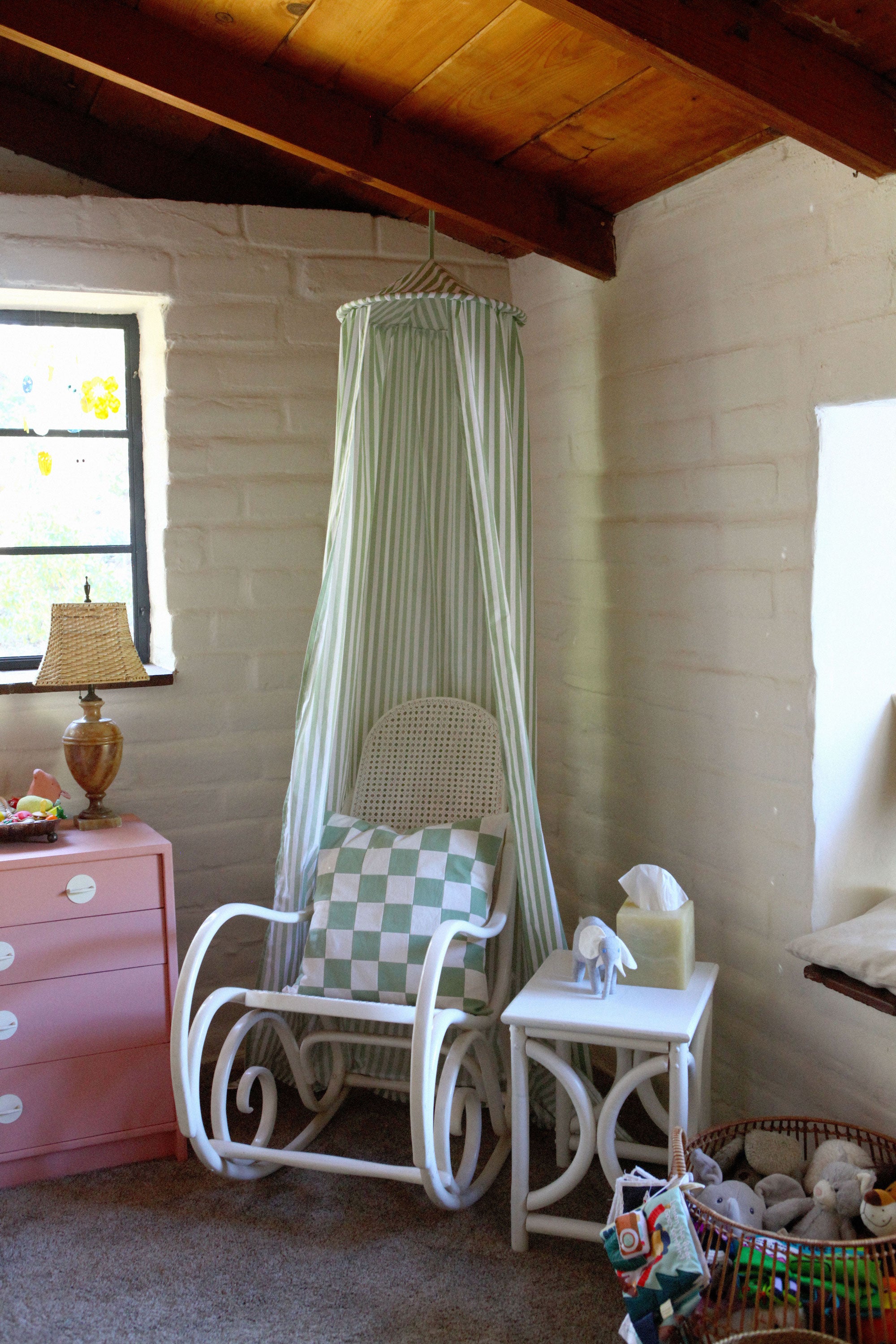 Mixing New and Vintage in the Nursery Nestig